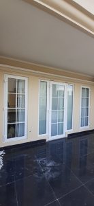 pintu swing upvc engsel 3d dan lis regal