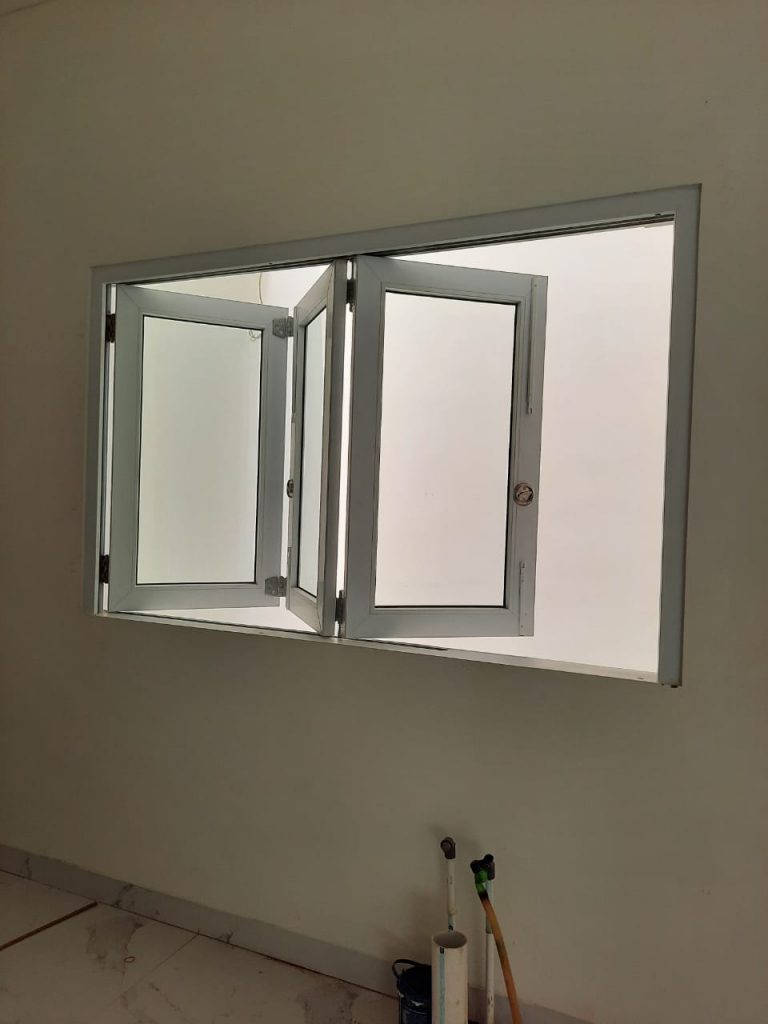 Jendela lipat upvc 3 daun - Kreasi Megah Konstruksi - Kreasi Megah