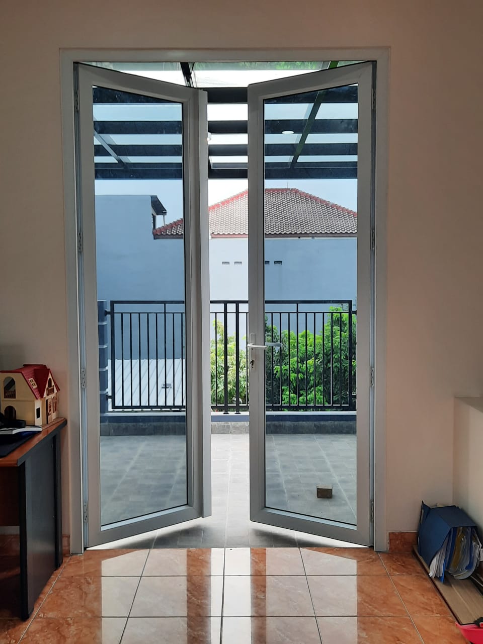 Pintu Double swing UPVC Kaca - Kreasi Megah Konstruksi - Kreasi Megah
